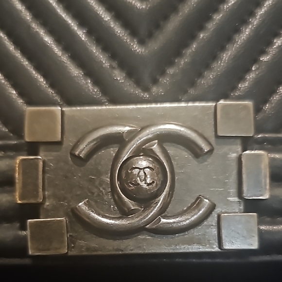 Chanel Black Chevron Leather Boy Flap Bag - Picture 9 of 17